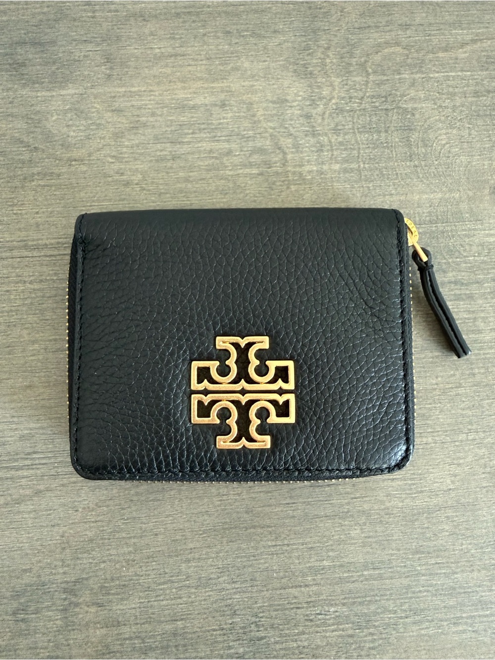 Tory Burch Britten  Leather Compact Wallet with Gold Logo New/ no tag